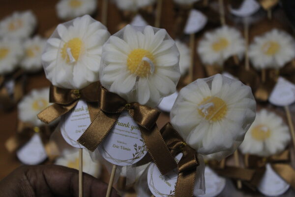 Daisy Flower on stick - Image 2