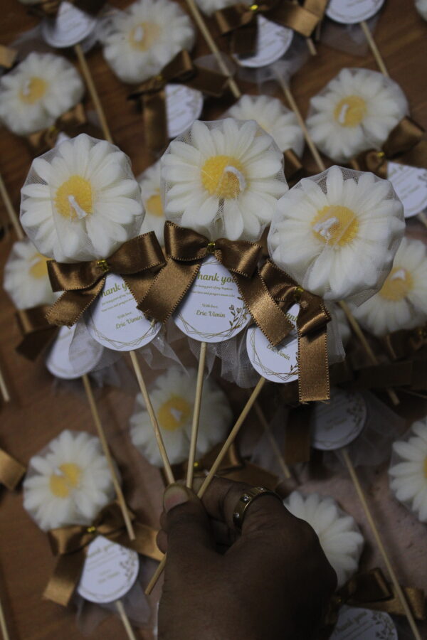 Daisy Flower on stick - Image 3